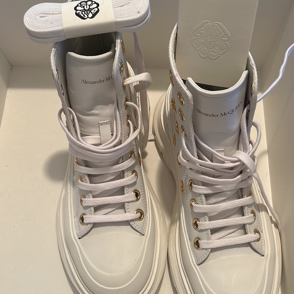 Alexander McQueen Tread Slick Eyelet High Top Sneaker - Picture 4 of 9